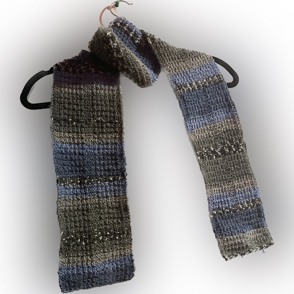 Hand-Knit Scarf (80% Acrylic, 20% Alpaca) - Picture 2 of 9